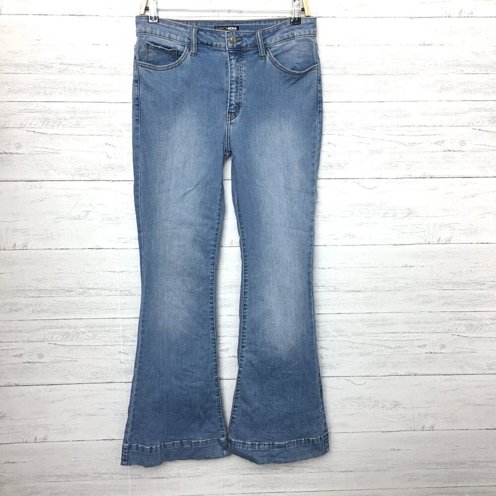 Fashion Nova Women's Jeans Flare Leg High Rise Light Wash Juniors 9 length 32"